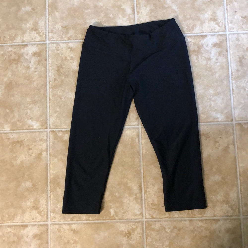 Black cropped leggings